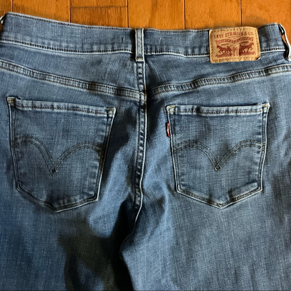Levi’s’ Classic Boot Cut Zipper🪰Jeans! - Picture 5 of 13